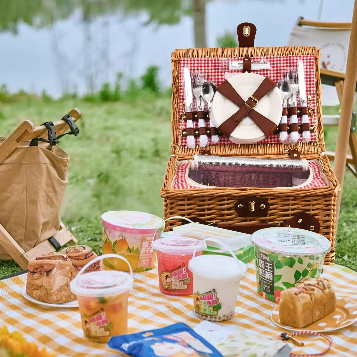 Cesta de Picnic Willow Hamper para 4 Personas, con una Caja de refrigeración aislada y una Manta Impermeable, un Paquete de Servicio de vajilla