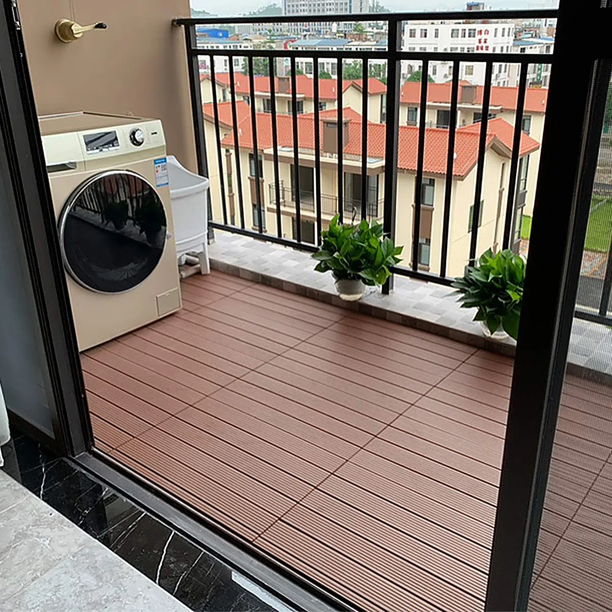 NAIZY Baldosas de madera para terraza 30x60cm Suelos de WPC Autoensamblaje Tablones de plástico con aspecto de madera para jardín Balcón Terraza (6 piezas por 1m2, marrón)